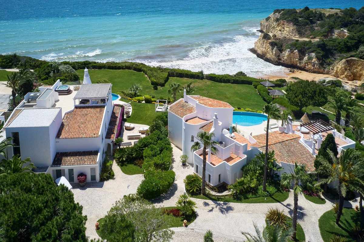 madridandbeyond's tweet photo. In this new #COVID19 world, we’ve heard references to the “new normal” but how is it reflected in the luxury hotel experience? Our #Portugal Sales Manager, Mariana went to 
@areiasdoseixo to find out! Read more, inc from 
@SSDouroValley + @vilavitaparc at https://t.co/CKCmPSxLID https://t.co/xrz9hxlqOZ