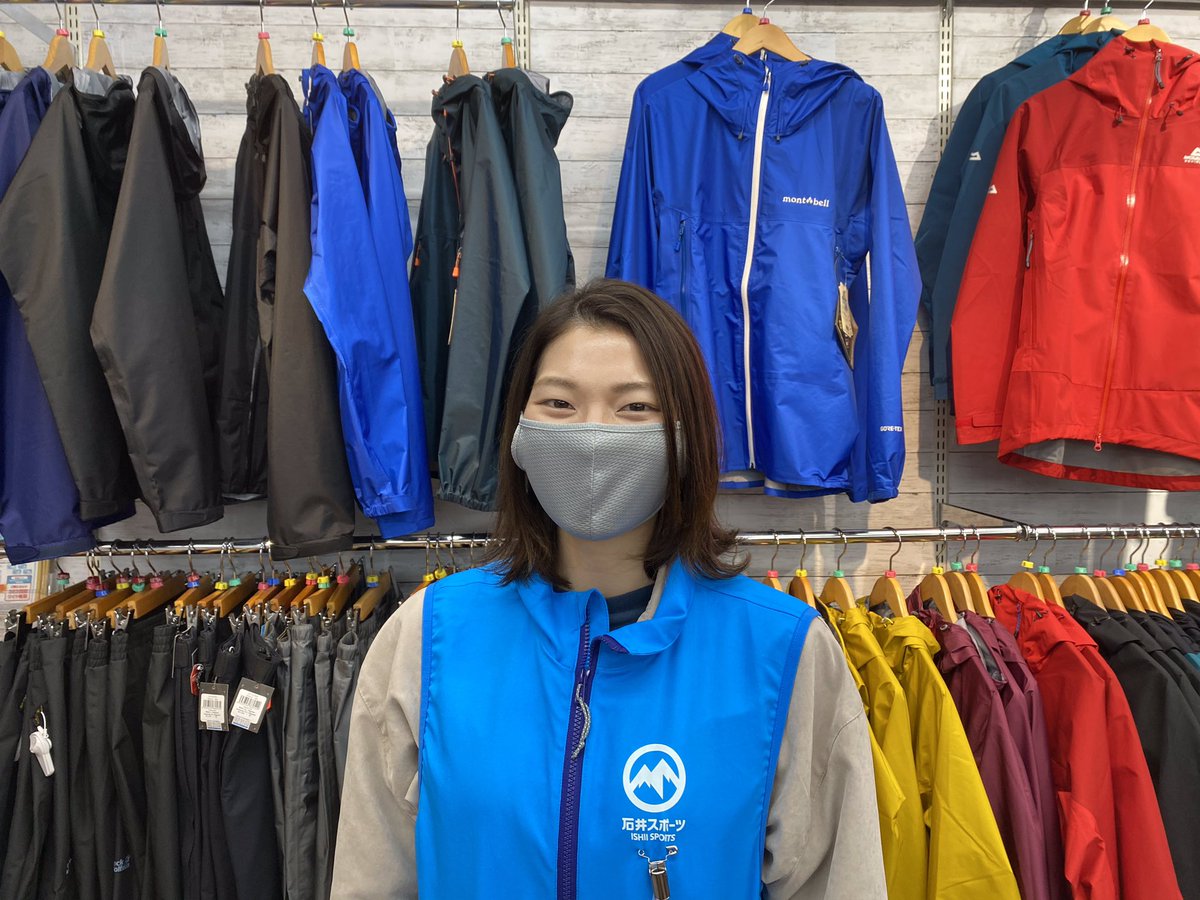 石井スポーツ公式 登山 アウトドア 石井スポーツ神田本館 クールマスクが入荷しました スタッフも早速つけてみました 感想は 涼しい 吸い込む空気がひんやりします スタッフ着用サイズ 男性スタッフ L 女性スタッフ M を