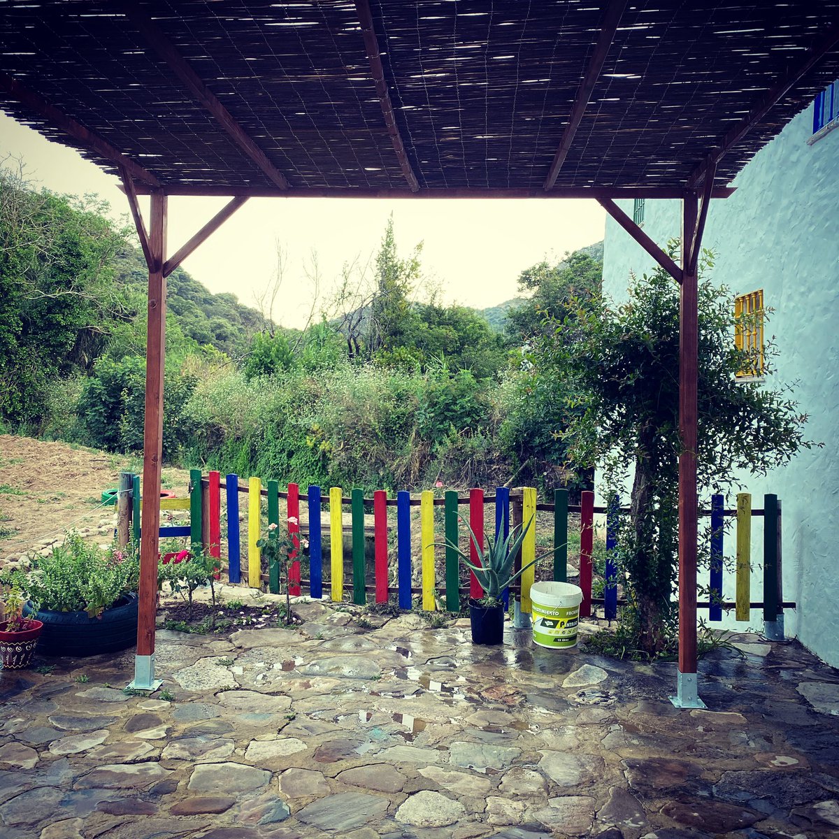 molinodesimon's tweet photo. Baldeando la terraza de Molino de Simón #molinodesimon #casarural #estaciondebenaojan #benaojan #ronda #serraniaderonda #andalucia #quedateenandalucia https://t.co/ORMT0hb9tw