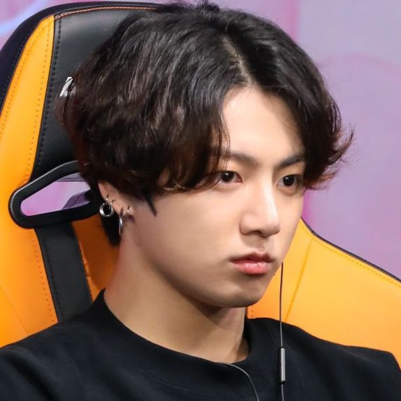 bffjeongguk's tweet photo. i see no difference https://t.co/40OO0oyJ34