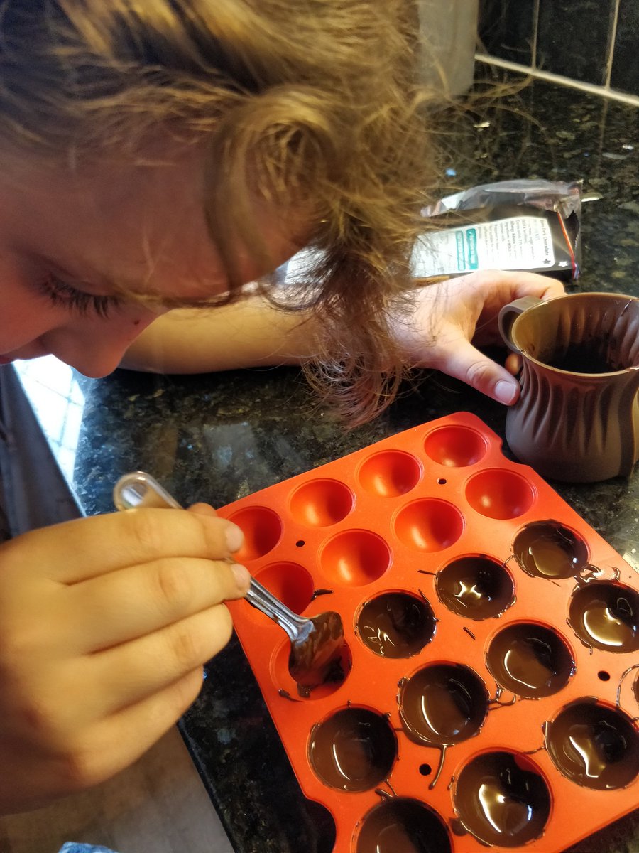 BootCampBadders's tweet photo. @HillsideYr5 P very carefully making her chocolate surprises last week! https://t.co/XOaQJSCZls