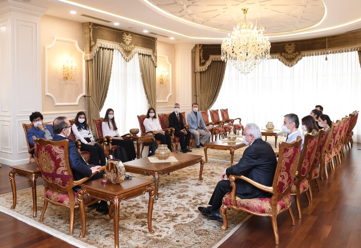 kocaelivaliligi's tweet photo. Valimiz @SeddarYavuz ,TÜBİTAK Bilim İnsanı Destek Programları Başkanlığı’nca düzenlenen “Lise Öğrencileri Araştırma Projeleri” yarışmasında dereceye giren öğrenci ve öğretmeleri tebrik edip, ödüllerini vererek başarılar diledi. https://t.co/95dXvFEJPW