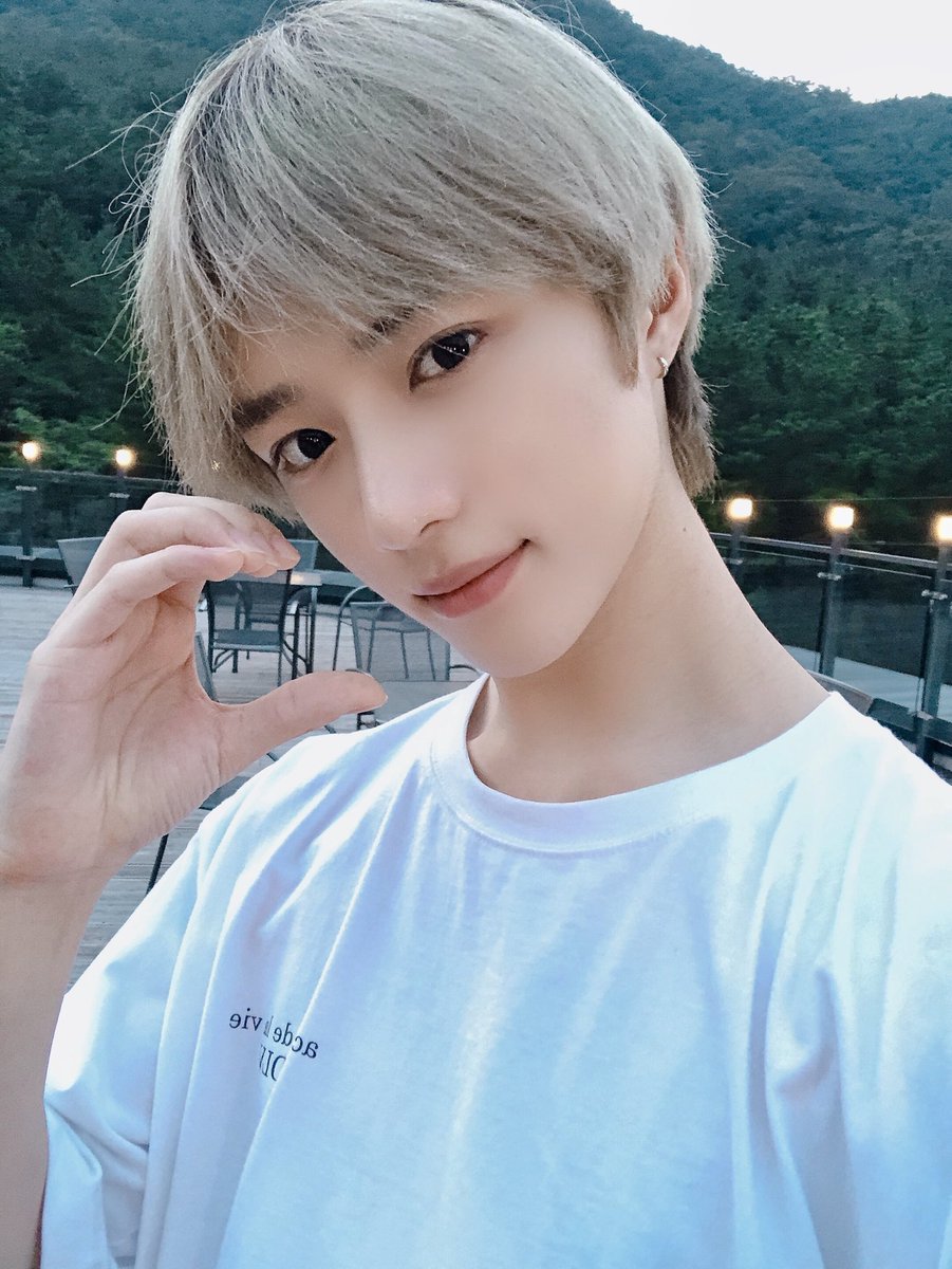 the way he looks so pretty in these with HIS EYES SPARKLING.... FAINTS