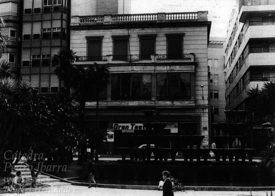 Fuente de la Glorieta con el Gran Teatro de fondo (años 70)

📆 Fecha: Década de los setenta del siglo XX
📸 Fotógrafo: Diego Fotógrafos
🗂 Colección/Fuente: Elche, una mirada histórica (2006)

#Elche #Cultura