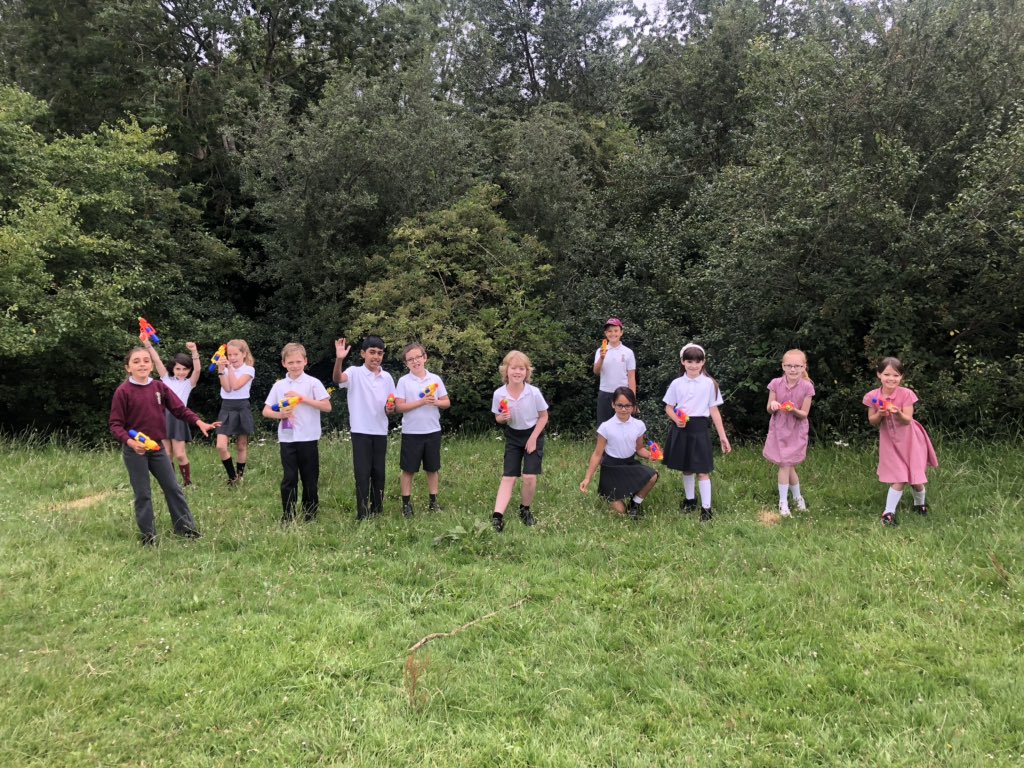 MissBourkeYear4's tweet photo. Happy last day 4 Wilson! 🎉 @KarenCrawley6 https://t.co/K1FblSBo0F