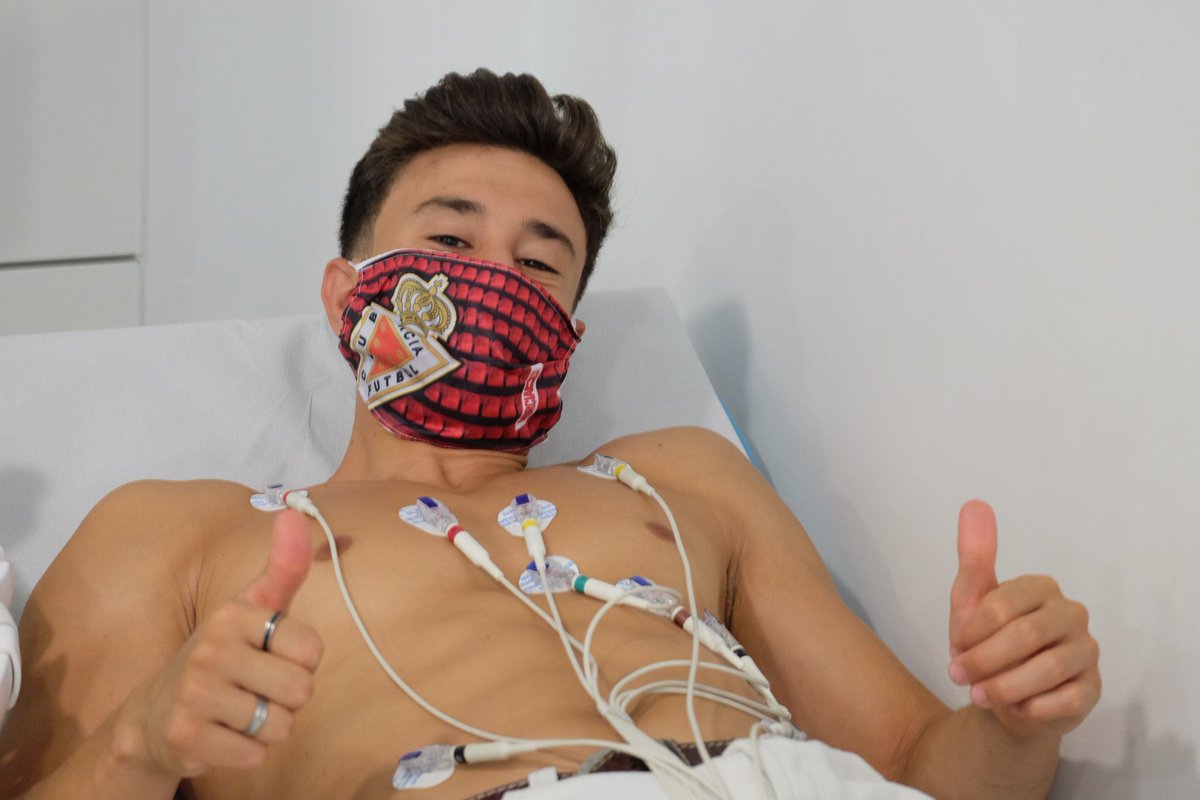 realmurciacfsad's tweet photo. FICHAJE | 😷 🩺 @__juniormm ha visitado las instalaciones de 
@CardiosaluSport para someterse a un chequeo cardiológico con electrocardiograma.
👋 #HolaJunior https://t.co/PyT2HWRyq2