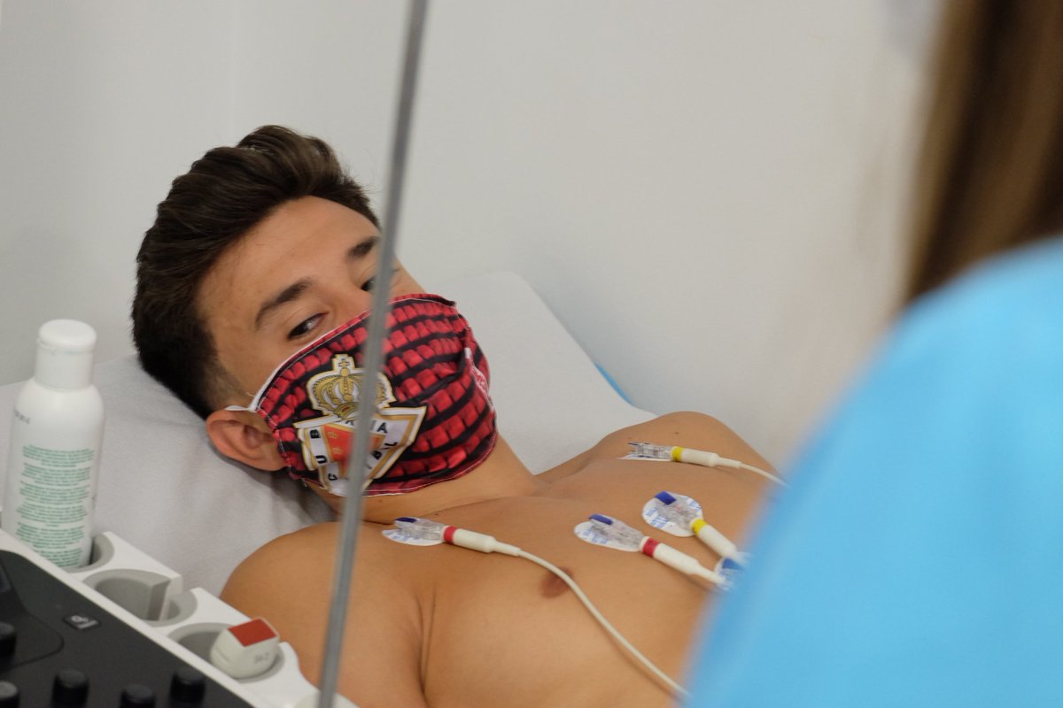 realmurciacfsad's tweet photo. FICHAJE | 😷 🩺 @__juniormm ha visitado las instalaciones de 
@CardiosaluSport para someterse a un chequeo cardiológico con electrocardiograma.
👋 #HolaJunior https://t.co/PyT2HWRyq2