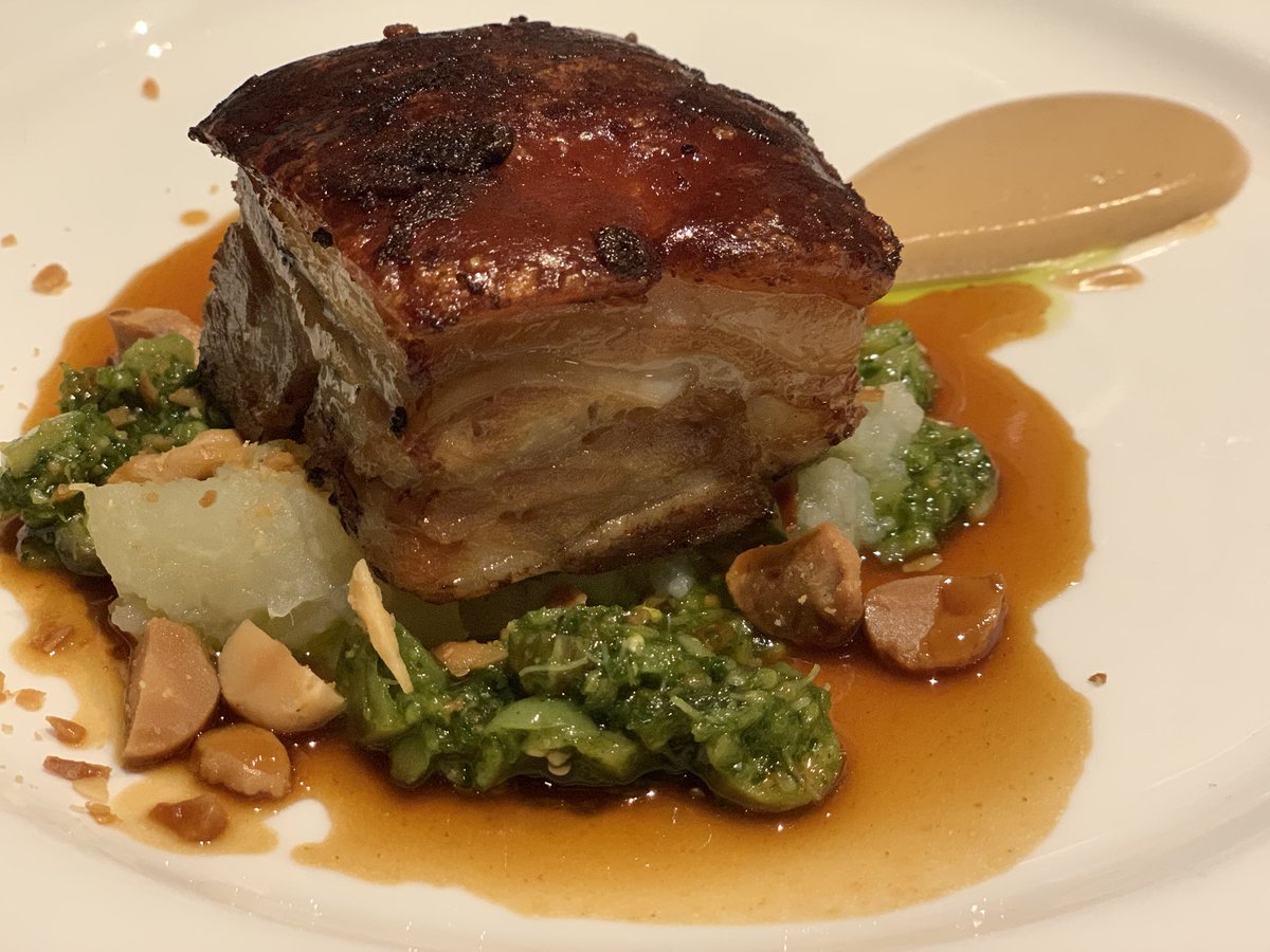 PowellWarwick's tweet photo. Round 1. What can you say? Piggy in the Middle - wow! #chdc #qldeats #queensland https://t.co/h731bXijTh