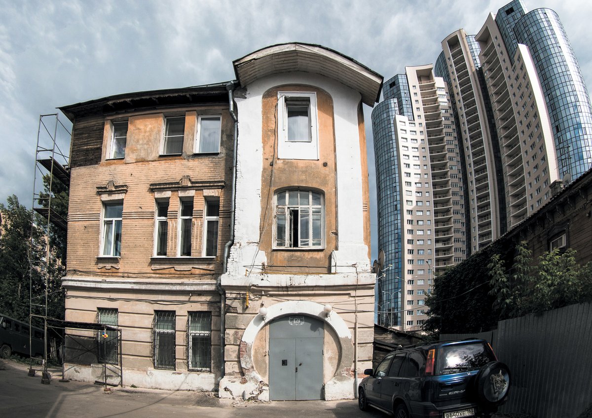 Квартал, в котором находятся усадьба архитектора Зеленко и мордорская башня "Трансгруза", снова хотят размежевать.

drugoigorod.ru/109-kvartal-tr…