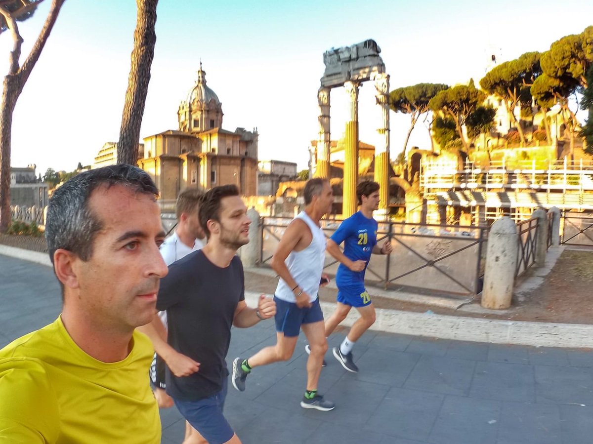 RomaWakeup's tweet photo. Great morning with my new friends runningtours #funrun #runningamsterdam #sightjogging
#instarun #sightrunning #sightjogging #joggingtours #runningguide #runamsterdam #sweatandsightsee #cityrunningtours#spqrun #roma #turismoromaweb #madruntour 
#londonmarathon
#bostonmarathon https://t.co/jpdxAUrQpJ