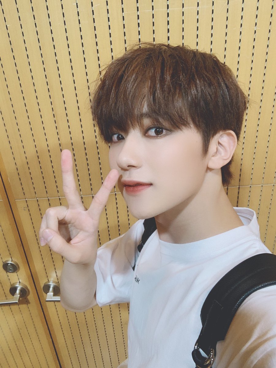1the9__official's tweet photo. [#신예찬]
드디어!!! 컴백 무대!!!
원더랜드한테 다시 우릴 보여줄 수 있어서 좋았어요❤❤

#원더나인 #1THE9
#SHINYECHAN
#TurnOver #BadGuy https://t.co/ut5pWHj7wZ