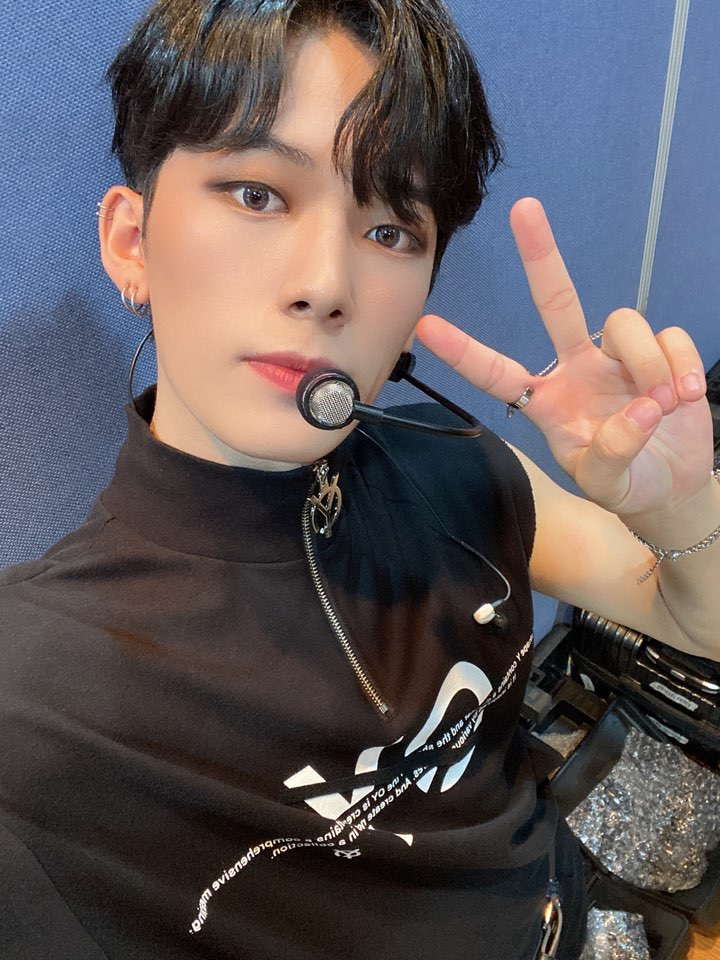 1the9__official's tweet photo. [#정택현]
원더랜드 너무 오랜만인 무대였습니다ㅠㅠ
항상 응원해 주셔서 너무 감사드립니다ㅠㅠ
앞으로 더 좋은 무대 보여드리겠습니다
감사합니다❤❤❤

#원더나인 #1THE9
#JEONGTAEKHYEON
#TurnOver #BadGuy https://t.co/MChhCLp1Zp