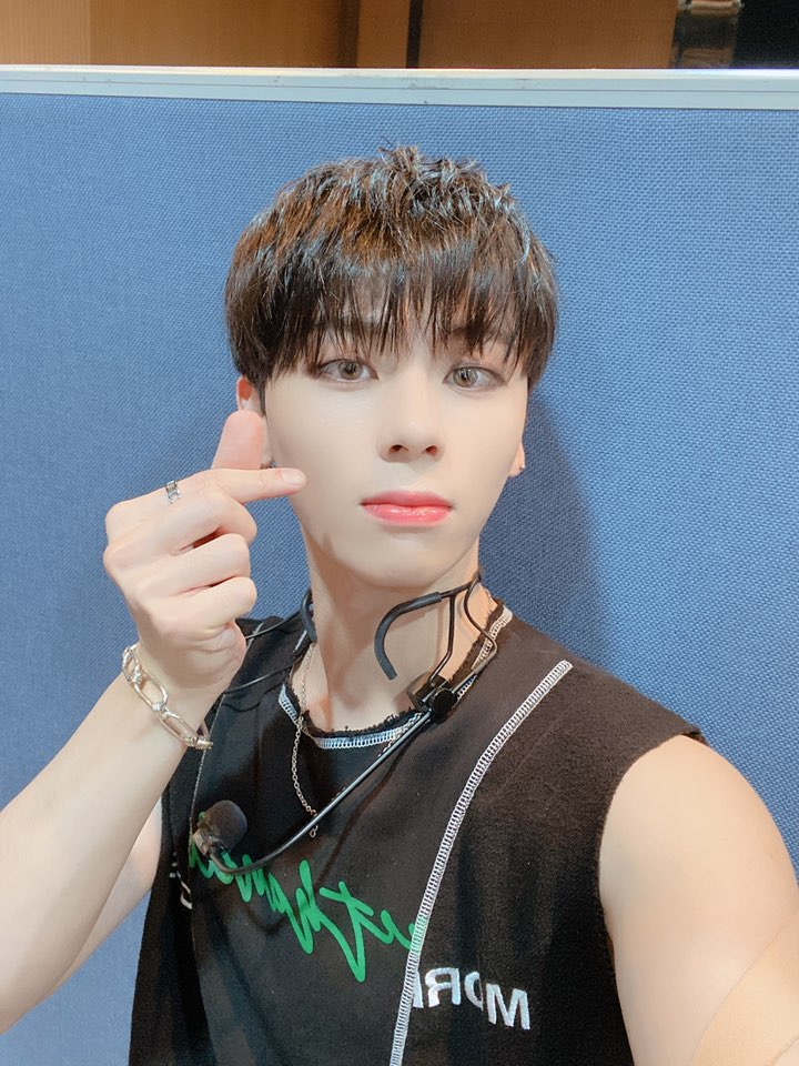 1the9__official's tweet photo. [#김태우]
원더랜드 저희가 돌아왔어용!!
기다려주신 만큼 멋진 무대 열심히 연습했으니까 이쁘게 봐주세요 ~❣

#원더나인 #1THE9
#KIMTAEWOO
#TurnOver #BadGuy https://t.co/gtM26vwQvl