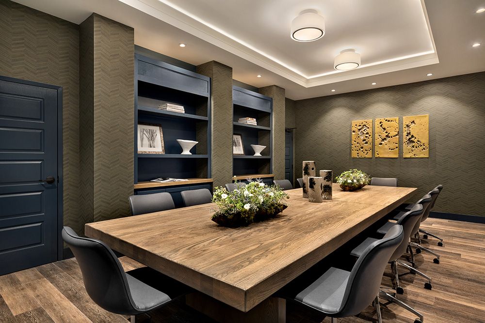 Cottonhouse_cl's tweet photo. As business starts buzzing once again, we're here to accommodate your meeting needs ... utilize our workspaces, including our private Boardroom, while you're here!
.
#delta #visitcleveland #clevelandms #hotel #cottonhousecleveland #stay #mississippidelta #marriott #marriottbonvoy https://t.co/BcobTVPjCf