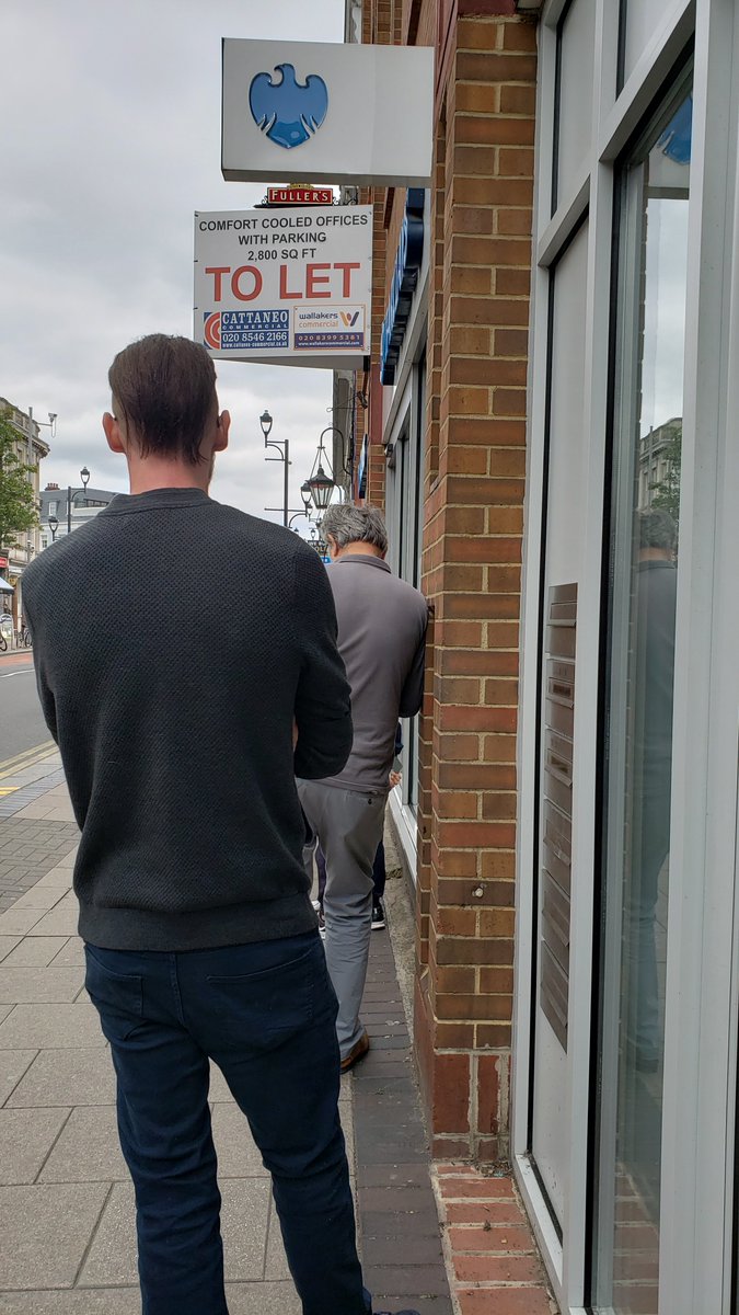 alexjbbrown's tweet photo. Whilst I am grateful for your app having the function to pay in cheques @Barclays and @barclaysukhelp, it's not currently working, and hasn't been for some time. I now have to go in person to a branch and queue. Any idea when the app will be fixed? https://t.co/hVTbVb306V