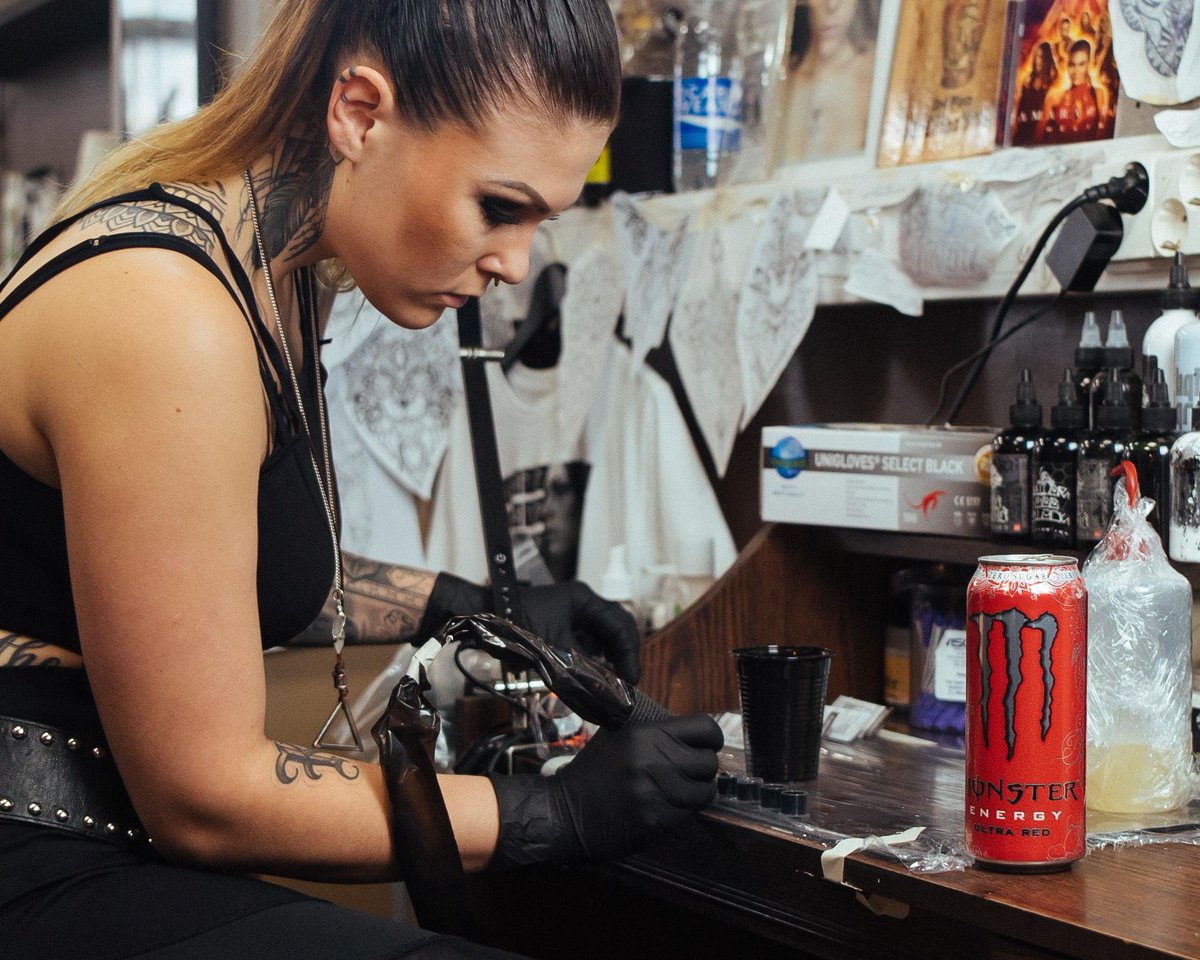 MonsterEnergyBE's tweet photo. Get your creative energy without a single calorie. 🙌
Did you already adopt the Ultra Red into your lifestyle? #UltraUnleashed https://t.co/pldlDLyyjC