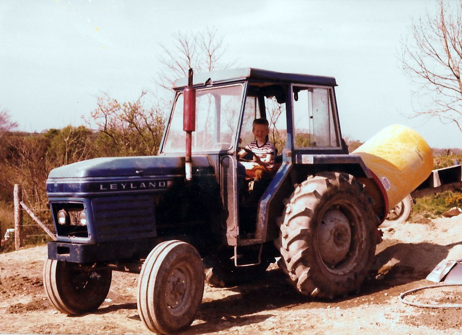 afonmeluk's tweet photo. There’s a new reality TV programme for former farmers. It’s called X-Tractor. Sam's thinking of applying.
#throwbackthursday #farm #farmers #ractor #farmlife #agriculture #producer #welshbusiness #foodanddrinkwales https://t.co/yxnOPM5IRs