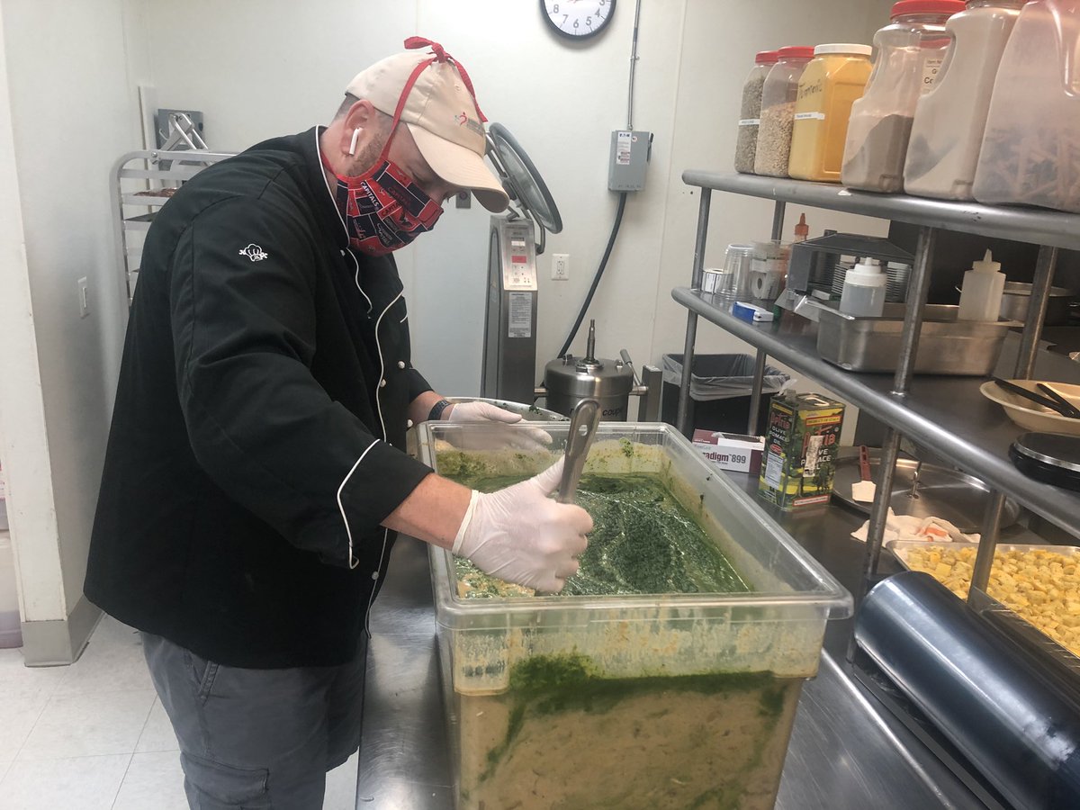 KristenWTAE's tweet photo. ON @ABC7GMW: The @JBLFoundation has teamed up with Two Plates to make and deliver meals to financially vulnerable families with newborns 💙. So far they’ve delivered more than 2,500 meals and helped put some kitchen staff at @lebanesetaverna back to work. @ABC7News https://t.co/6JADiPK7HJ