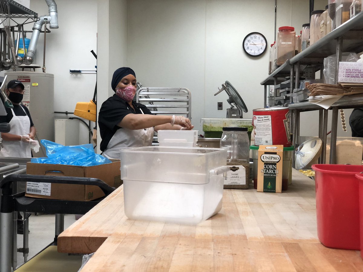 KristenWTAE's tweet photo. ON @ABC7GMW: The @JBLFoundation has teamed up with Two Plates to make and deliver meals to financially vulnerable families with newborns 💙. So far they’ve delivered more than 2,500 meals and helped put some kitchen staff at @lebanesetaverna back to work. @ABC7News https://t.co/6JADiPK7HJ