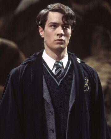 Smutty_R's tweet photo. I can't be the only one who was low-key thirsty for Tom Riddle can I? Like I see why Ginny fell for his trap, I would've. https://t.co/1NpqAJzcPS