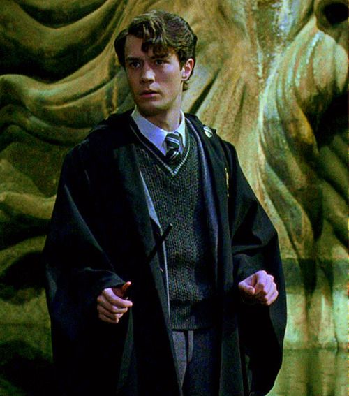Smutty_R's tweet photo. I can't be the only one who was low-key thirsty for Tom Riddle can I? Like I see why Ginny fell for his trap, I would've. https://t.co/1NpqAJzcPS