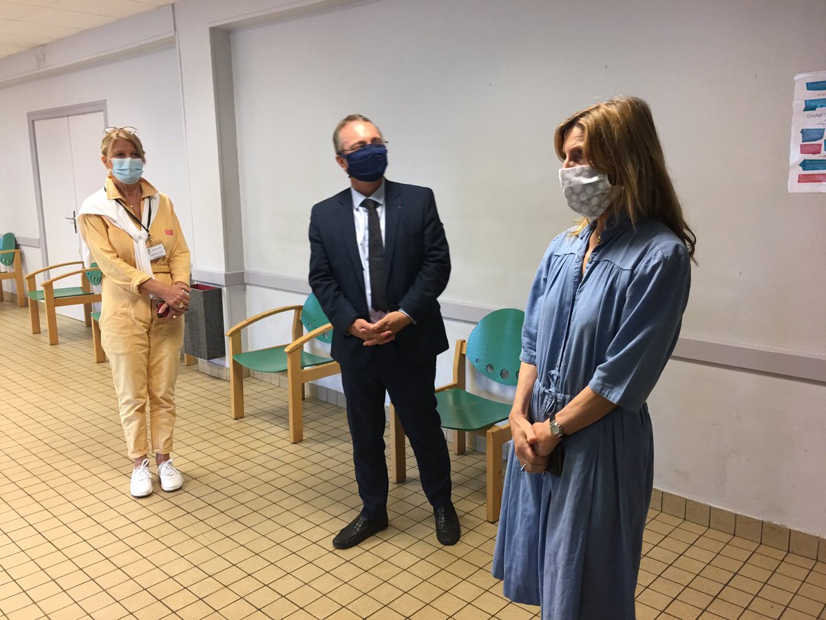 acnancymetz's tweet photo. Épreuves orales d'admission au concours national PsyEN au lycée Callot de Vandoeuvre-lès-Nancy (54) du 13 au 17 juillet :  le recteur @HuartJean est venu rencontrer les membres du jury et a échangé avec plusieurs candidats qui passent les oraux aujourd'hui. https://t.co/SGtPTPnWwJ