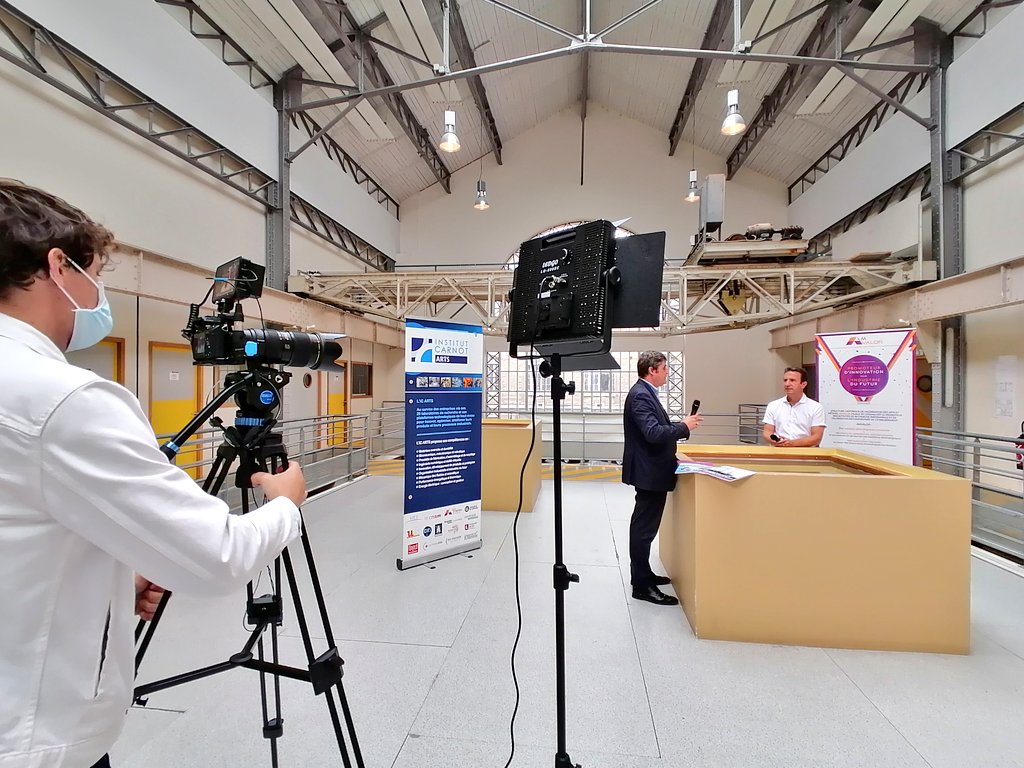 EmilieNaouri's tweet photo. 🎥/DANS LES COULISSES\
> Interview de Bertrand Coulon, Directeur du développement @AMVALOR_ pour Arts et Metiers Magazine avec @eric_roubert
.
#IndustrieDuFutur
#ArtsEtMetiers https://t.co/e87arDec9D