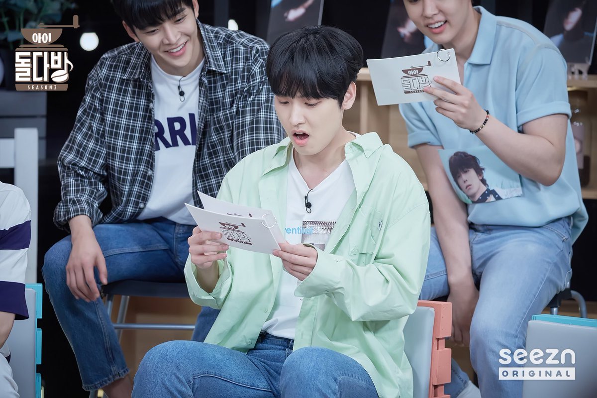 idoldabang's tweet photo. #아이돌다방 시즌3 <#SF9 편> 현장사진 공개😆
#셒구 향기에 제작진 모두가 취해버렸다는 촬영현장! 고화질로 보고 소장하세요💚
인스타그램 가서 사진 더 보기 👉 https://t.co/5QCaHf9lHj
#돌다방 #앤디 #유선호 #선호즈 #판타지 #Seezn https://t.co/WJVHiXeLUF