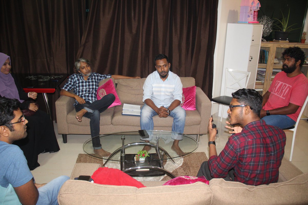 maleravvehin's tweet photo. ޖަމްޢިއްޔާގެ ފަރާތުން ގަލޮޅު އުތުރު ދާއިރާއަށް އިންތިހާބުވެފައިވާ ކައުންސިލް މެންބަރު އަލްފާޝިލް މުޙައްމަދު ސައިފް ފާތިޙް (އައިކޮ) އާއި 14 ޖުލައި 2020ގައި ވެވުނު ބައްދަލުވުން
@aekofathih @MaleCitymv @ibusolih @MohamedNasheed https://t.co/3wMF4jpzku