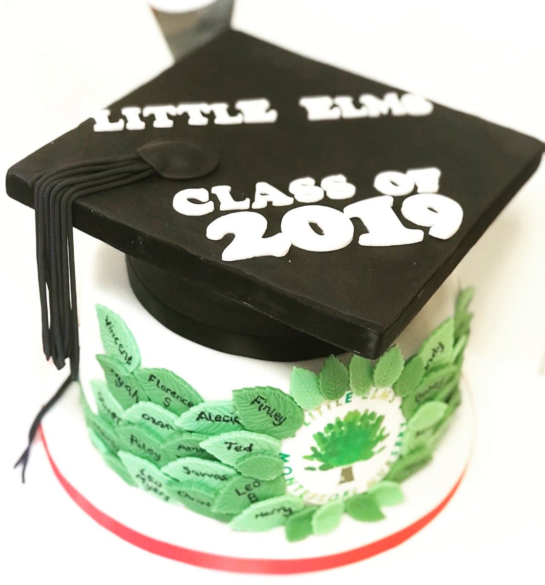 chloescakeaway's tweet photo. Can’t believe it’s been a year since my son graduated from nursery and his class celebrated with this cake
#graduationcake #nurserygraduation #preschoolgraduation #noveltycake #fondantcake #gradcake #pottersbarbaker #chloescakeaway https://t.co/QR223m1jb0