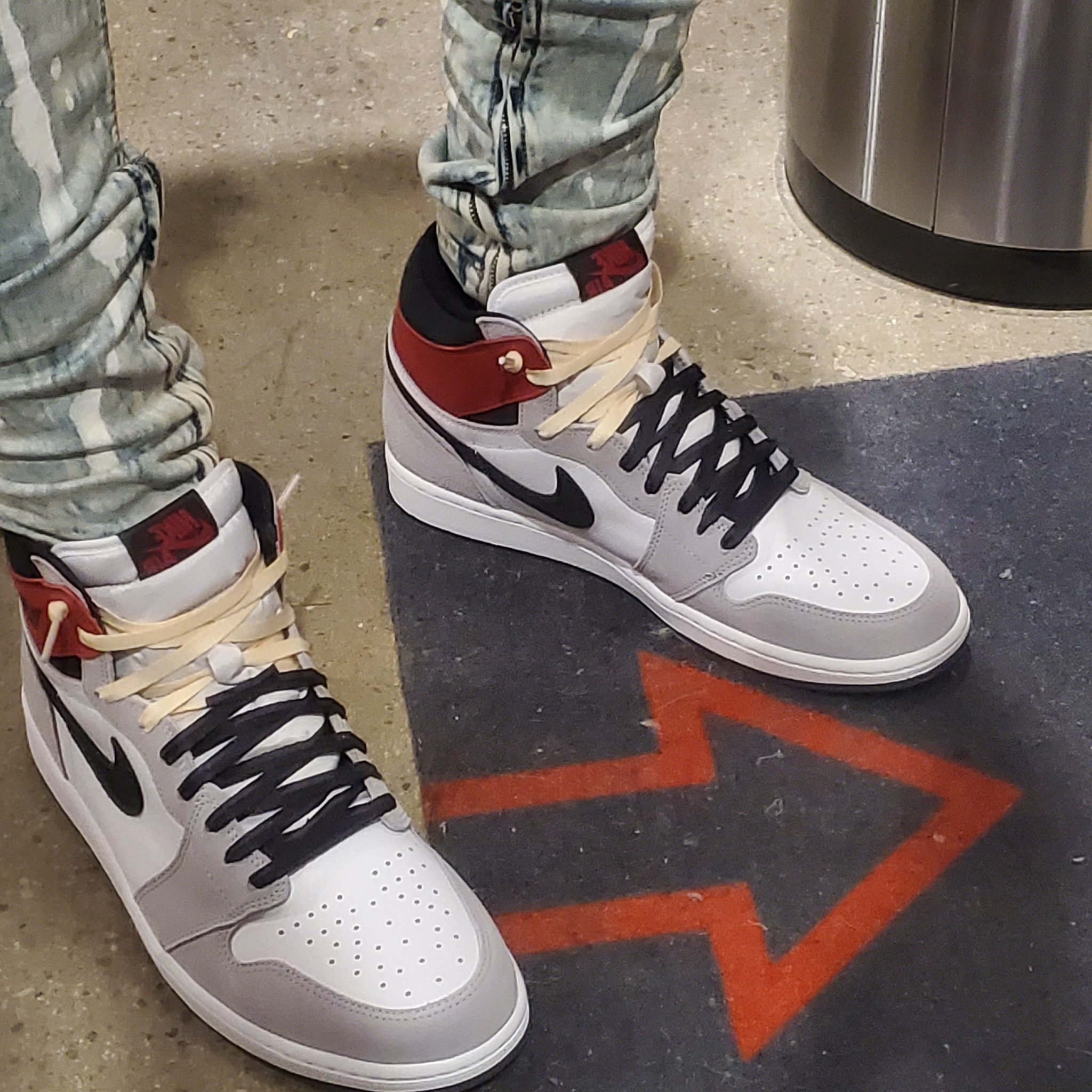 jordan 1 smoke grey white laces