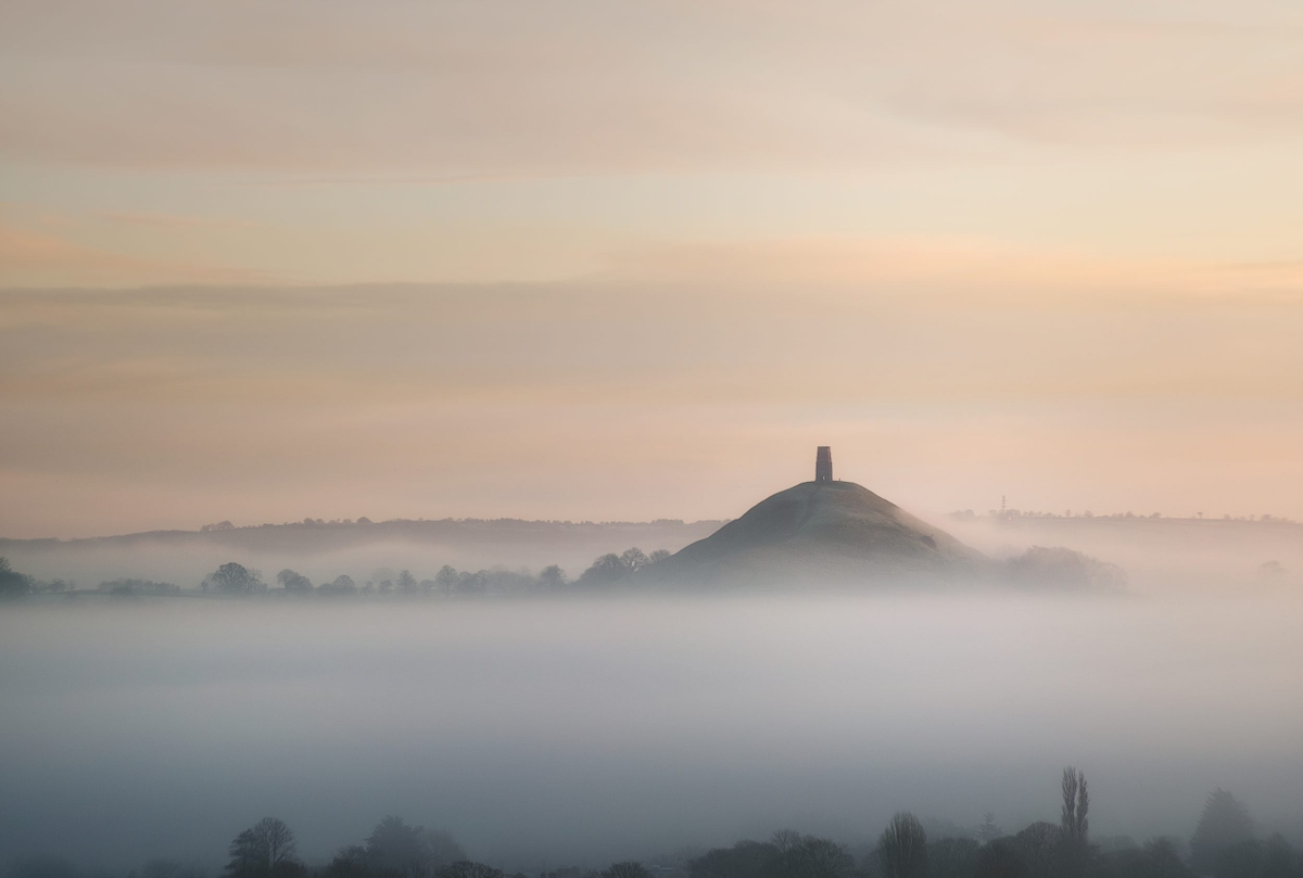 P_J_Richards's tweet photo. 🌿🍏🌿Glastonbury Tor - formally a sacred island rising above the flooded marshland of the Somerset Levels - is believed to be the legendary isle of Avalon.
#FolkloreThursday https://t.co/ojuOfq4mdU
