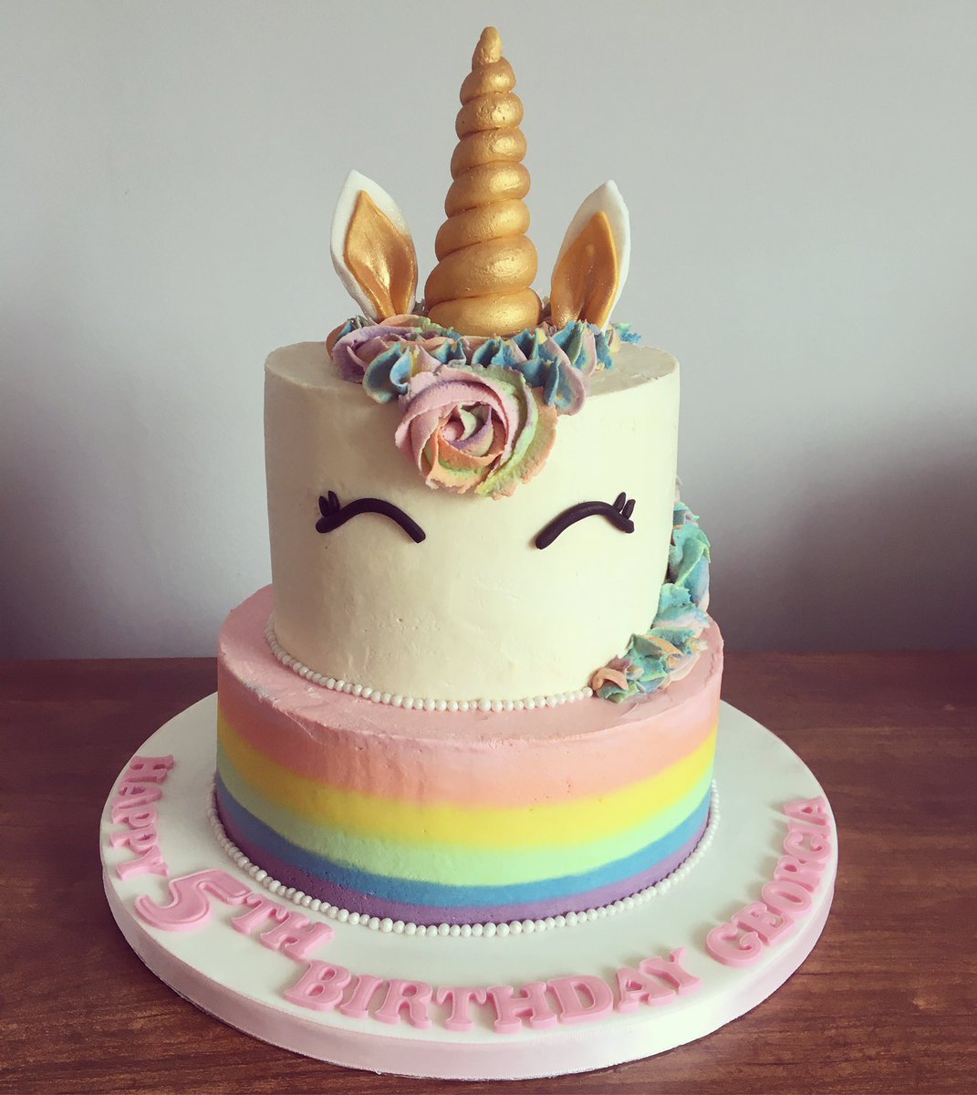 chloescakeaway's tweet photo. Probably still my favourite cake that I’ve ever made 😍😍😍
#unicorncake #bestcakeever #buttercreamcake #rainbowbuttercreamcake #buttercreamswirls #progel #pottersbarbaker #chloescakeaway https://t.co/PpNwMDryrP