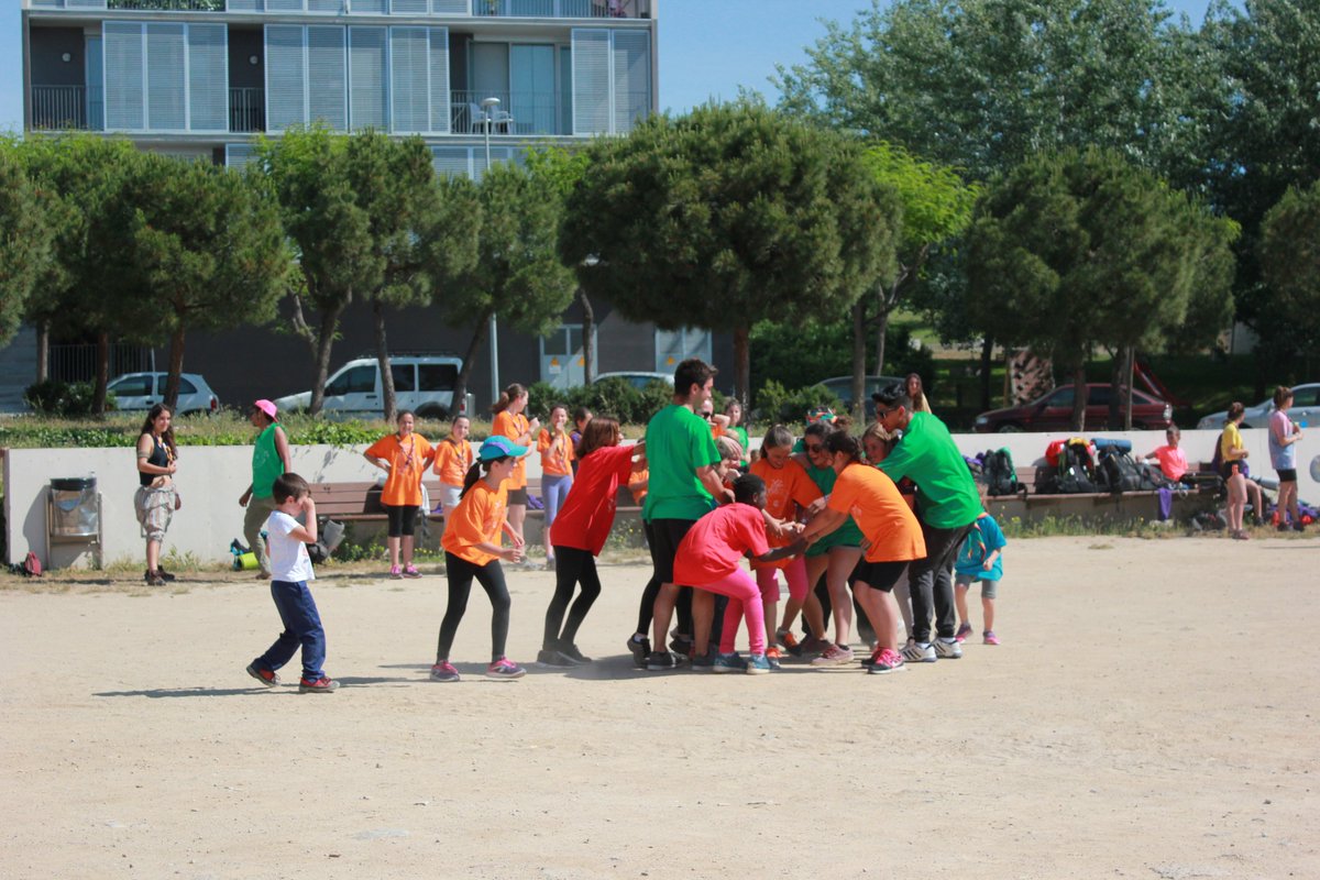 esplaiscatalans's tweet photo. #Esplac | Vols ser moni o infant d'esplai?

En aquest apartat del web (traduït al castellà i a l'anglès) hi ha 10 raons per ser-ho! 🤩  

També podràs buscar l'esplai que tens més a prop amb l'apartat "cercador d'esplais"!

https://t.co/SjGWmLy3Bh

#educació #lleure #infants https://t.co/rQhhZT3YMP