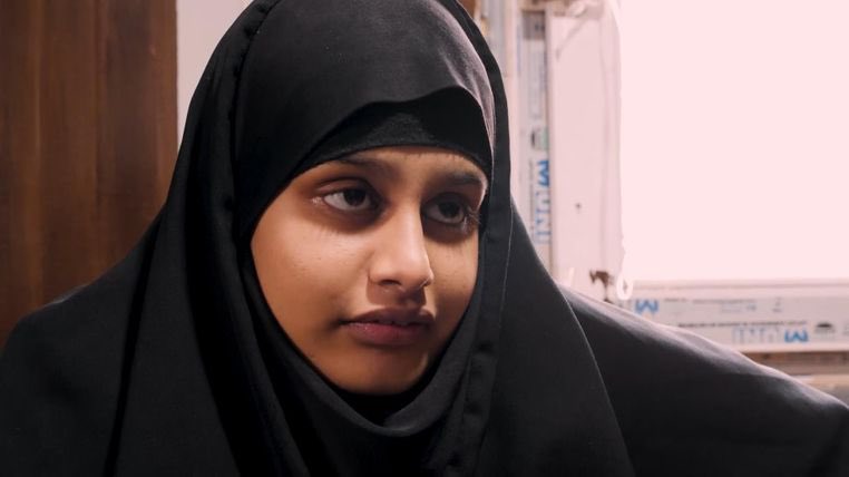 MartinDaubney's tweet photo. Terrible decision. ISIS terrorist Shamima Begum should never be allowed back into the U.K. 

She declared war on our values &amp; should rot in a foreign jail 🤬

Shamima Begum: Court rules IS bride can return to UK to challenge removal of British citizenship
https://t.co/MDsnf47k89 https://t.co/ceBjUJvape