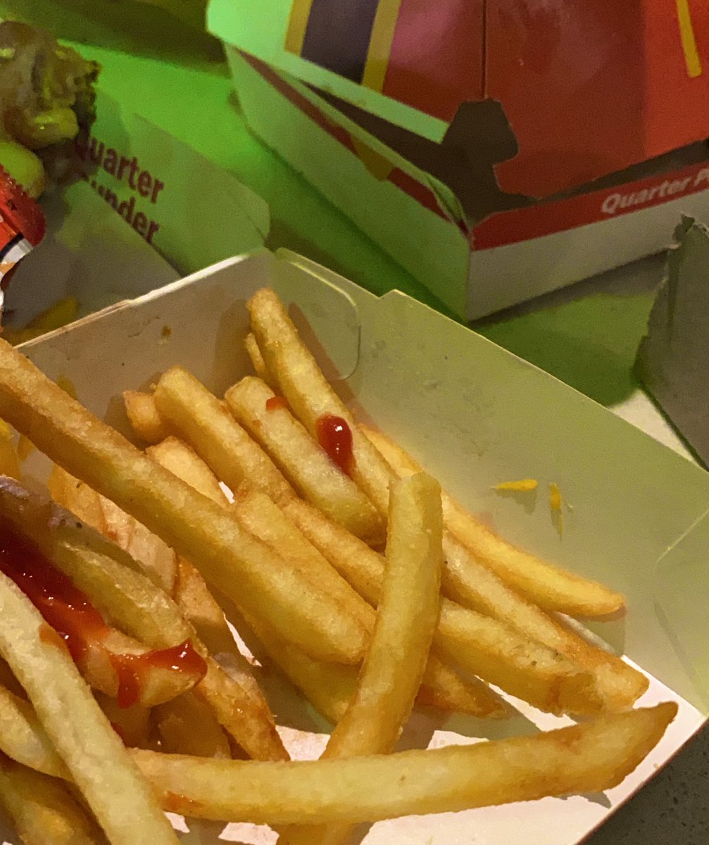 apZohaib's tweet photo. One thing better than #McDonalds fries are hafiz ibrahim ka corner walay chipass 😂🇵🇰❤️ #pakistan #Australia #desicode https://t.co/HSdZQLeBrB