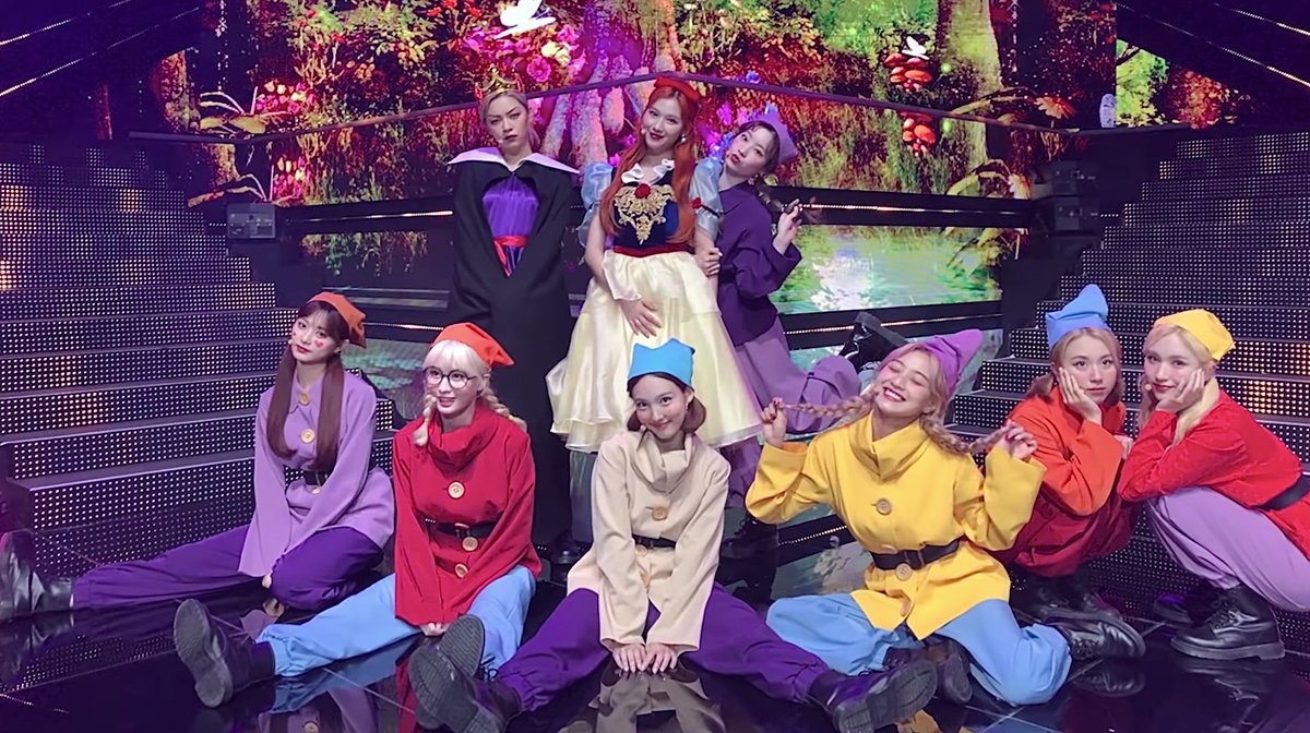 misayeon's tweet photo. The unreleased group pics of TWICE in their Snow White &amp; 7 Dwarfs costumes! Finally ♥️

#TWICE #트와이스 @JYPETWICE https://t.co/3un9tWCp8X