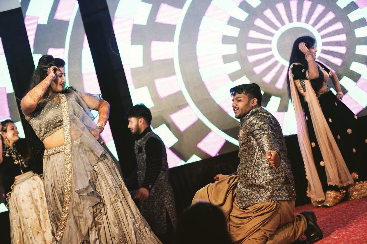 DropbeatMotion's tweet image. Power pack performance by cousins #choreographer #Choreography #Dance #LILIDANCE4 @WeddingWire   @wedmegood @MarthaWeddings