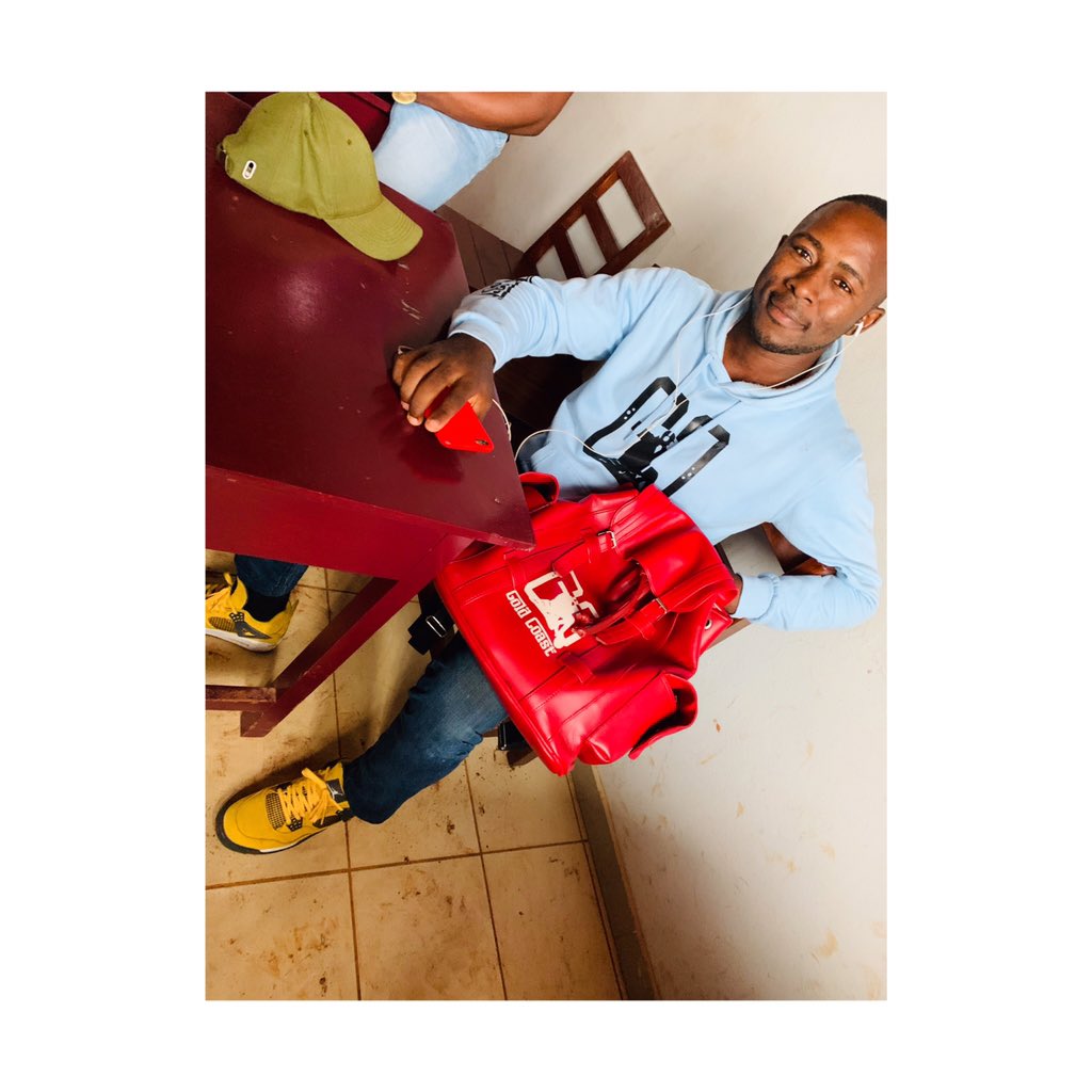 Cn_Aboro's tweet photo. I will continue to smile through the lows, the lessons, the setbacks and the hate. They Will be roadblocks but we will overcome them. 
👇  
Pull Up and Get Clean 🙏🏿
👚👕🎒 @GoldCoastOffic1  💯
____________________________________
La marque au cœurs de la mode 💉💯 https://t.co/MYZDpTAAcg