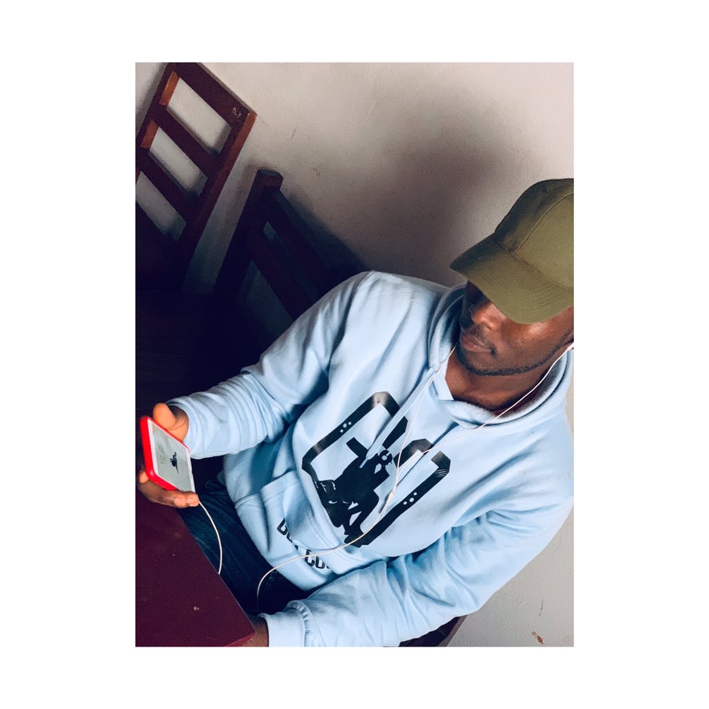 Cn_Aboro's tweet photo. I will continue to smile through the lows, the lessons, the setbacks and the hate. They Will be roadblocks but we will overcome them. 
👇  
Pull Up and Get Clean 🙏🏿
👚👕🎒 @GoldCoastOffic1  💯
____________________________________
La marque au cœurs de la mode 💉💯 https://t.co/MYZDpTAAcg