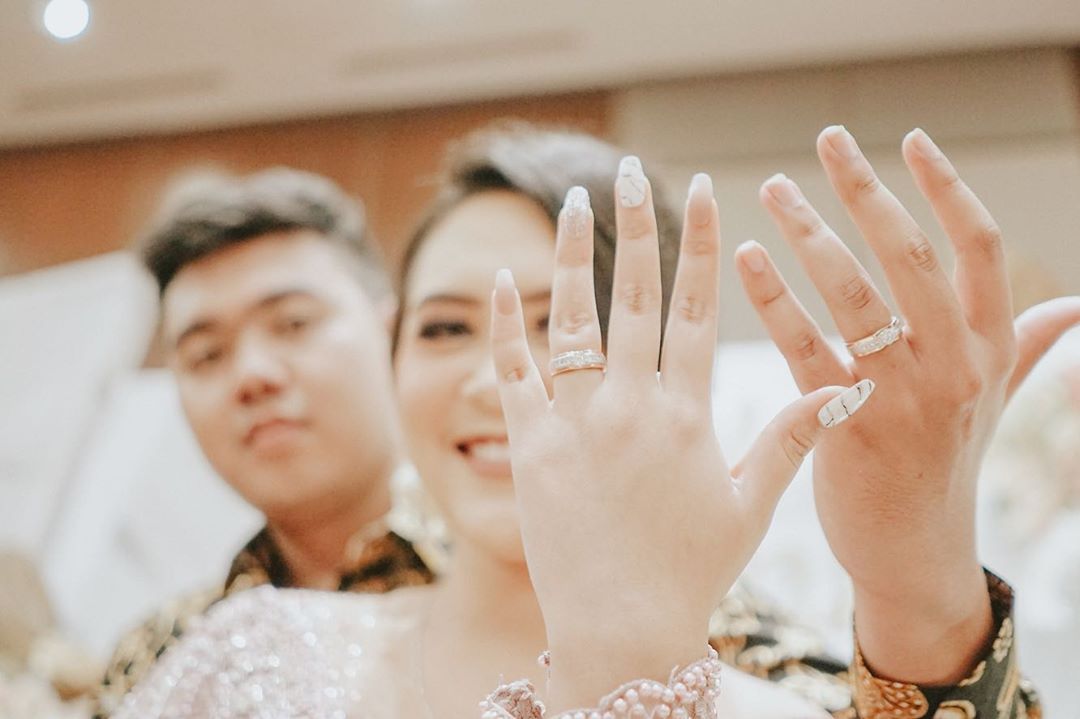 Best smile at your special day 
.
.
.
#engagementsolo #weddingsolo #AlanaHotels #AlanaHotelSolo #ArchipelagoInternational💍