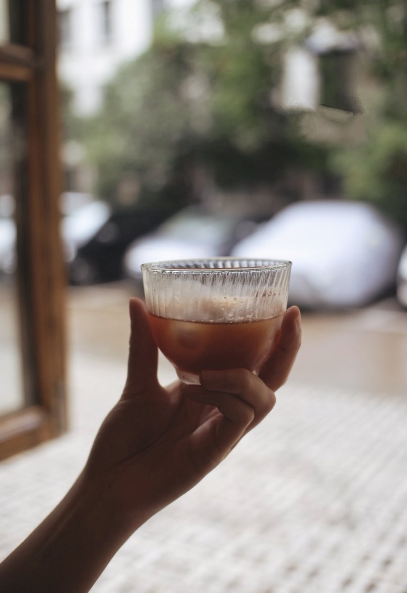 AnhuiTravel's tweet photo. On a rainy day, you need a book, a green plum drink and soothing music. Remember to date with friends and listen to the summer rain in Hefei City. (Photography by Orgent)
#SoundofArt #SummerRain https://t.co/DnG91sUesN