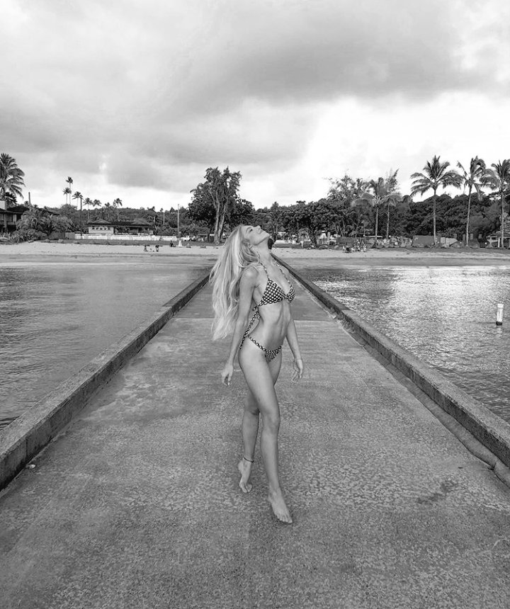 _maherelle's tweet photo. 🧜‍♀️:: Wʜᴇɴ I ᴡᴀs ᴀ ᴍᴇʀᴍᴀɪᴅ.

       📍𝐇𝐚𝐰𝐚𝐢𝐢.💞

#Memories https://t.co/MzW2O1lnnA