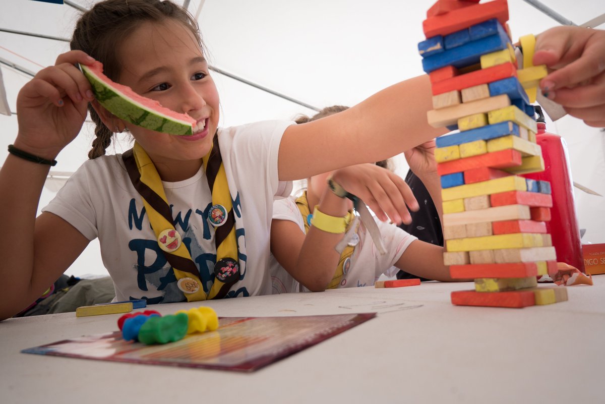 scout_es's tweet photo. Estamos muy orgullosas de seguir apostando cada día por los Derechos de la Infancia, nuestros programas de salud, emprendiendo a nuestra juventud con el Foro Rover y las competencias del voluntariado con el Proyecto Reconoce. #HazMemoriaScout https://t.co/0dh9ZA0uKX