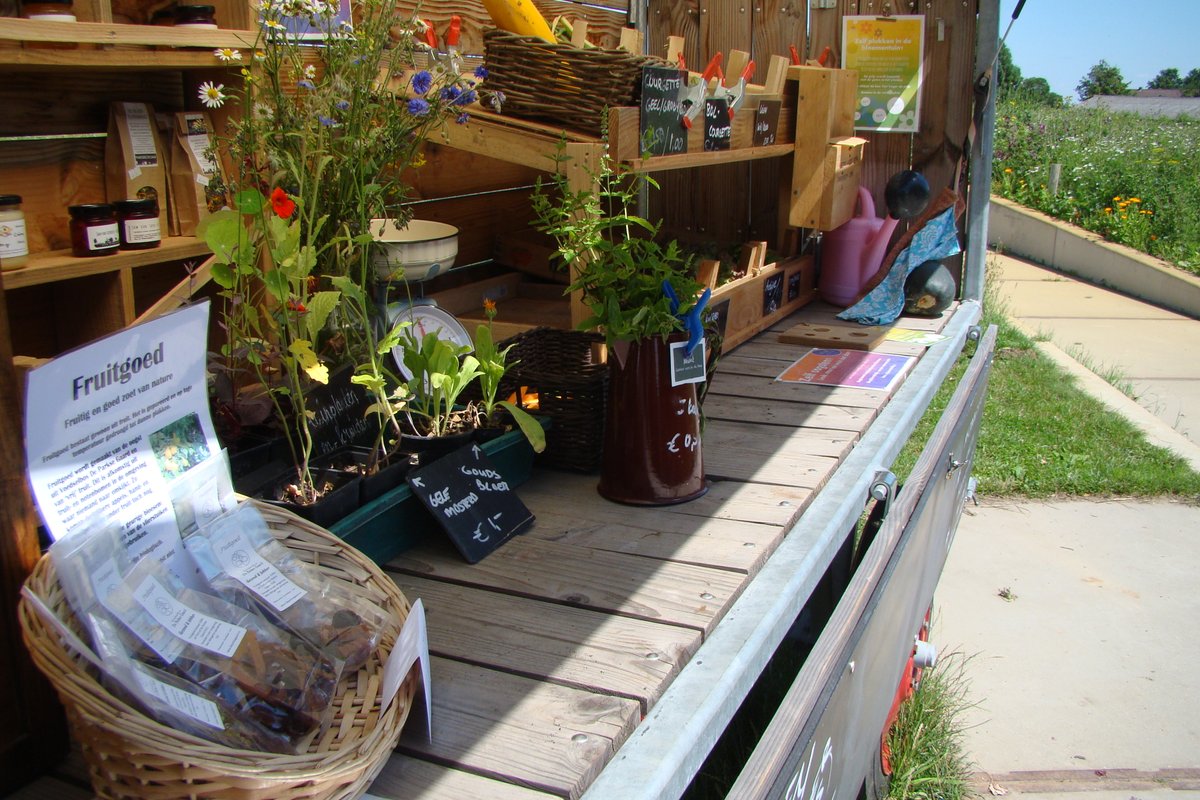 Fruitgoed, snoepgoed van fruit gemaakt door mensen van De Parkse Gaard, is nu te koop in de wagen op Park Bredelaar, Elst, <a href="/parklingezegen/">Park Lingezegen</a> . Deze is ruim voorzien van wat de #Bredelaar zelf voorbrengt aan lekkere en natuurlijke producten, plus nu ons Fruitgoed.