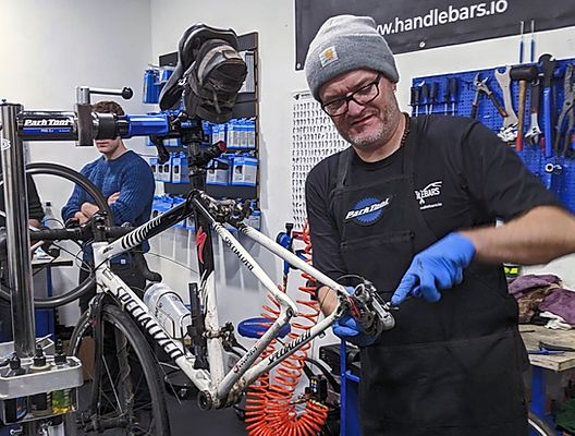 CroggyApp's tweet photo. Get your bike sorted in #Shoreditch, with @HandlebarsUK!
Find them on the @CroggyApp ⚙️🔧
→ https://t.co/5RFYFOboks
#London #CycleCommuters #BikeToWork https://t.co/RBW4nhnEDK