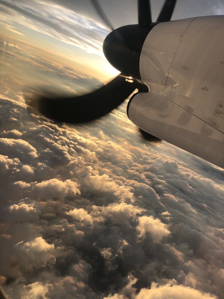 airherohiro's tweet photo. 雲の絨毯。
プロペラ機だからこそ見ることができる景色。 https://t.co/k5kfNT7fed