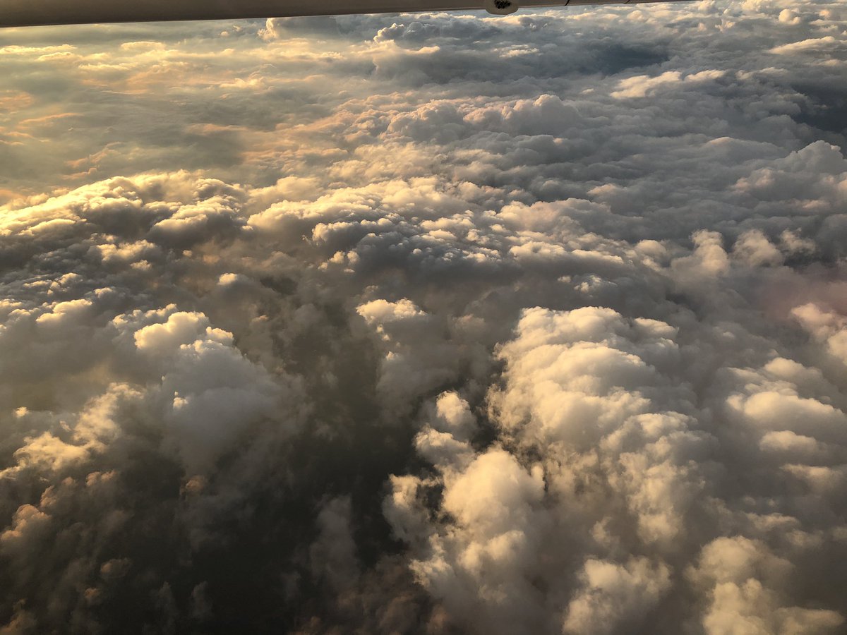 airherohiro's tweet photo. 雲の絨毯。
プロペラ機だからこそ見ることができる景色。 https://t.co/k5kfNT7fed