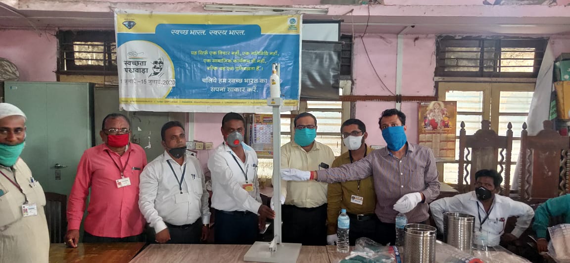 BPCRetailManmad's tweet photo. BPCL Manmad Installation distributed foot pump sanitizer and dustbin to Municipal corporation of Manmad during #SwachhtaPakhwada2020  for use by staff and general public visiting corporation. @swachhbharat  @BPCLimited @BPCLRetail @RamanMalik02 https://t.co/3UaCEevnHG
