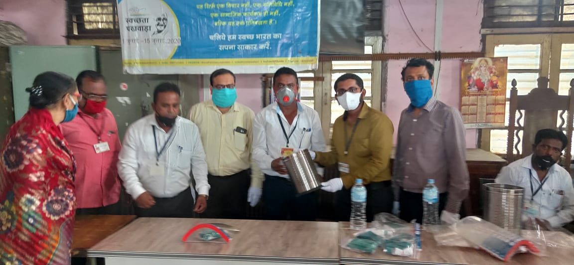BPCRetailManmad's tweet photo. BPCL Manmad Installation distributed foot pump sanitizer and dustbin to Municipal corporation of Manmad during #SwachhtaPakhwada2020  for use by staff and general public visiting corporation. @swachhbharat  @BPCLimited @BPCLRetail @RamanMalik02 https://t.co/3UaCEevnHG